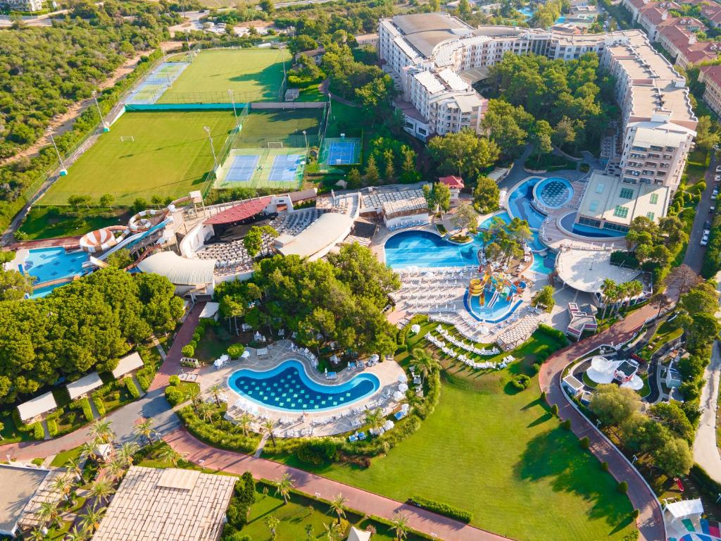 Sueno Deluxe Beach Resort Side