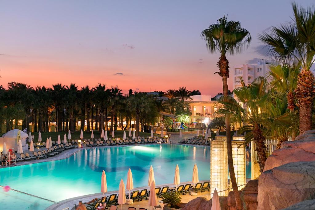Seven Seas Blue Hotel