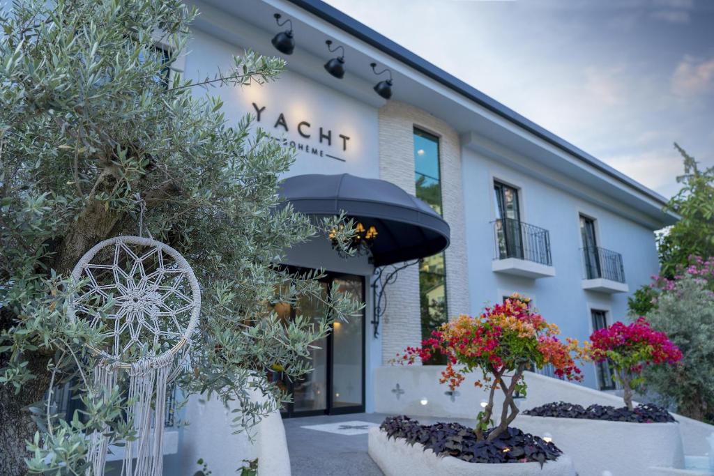 Boheme Yacht Hotel